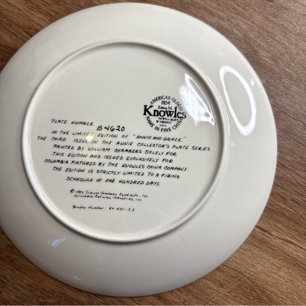 Little Orphan Annie Collector Plate Limited Edition "Annie and Grace" - Picture 2 of 2